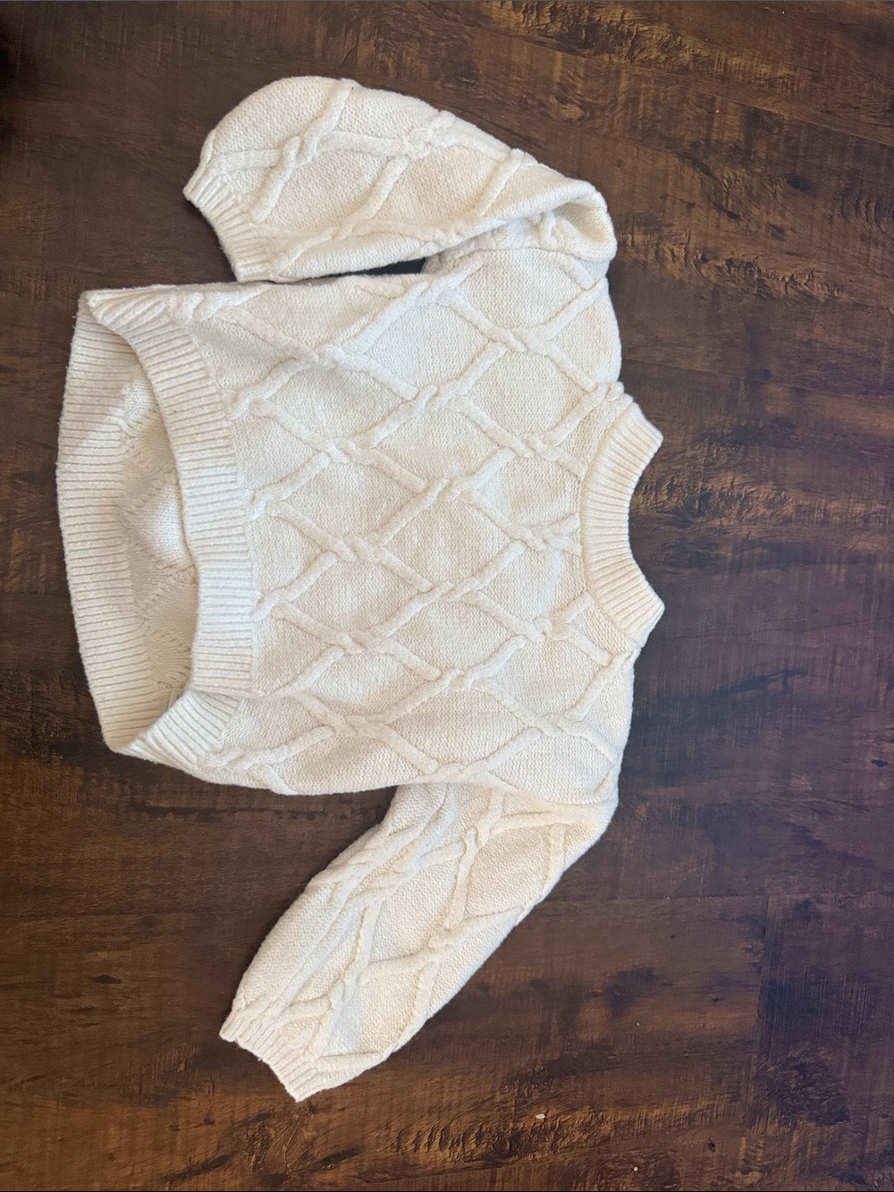 Old Navy Cream Diamond Cable-Knit Crewneck Sweater